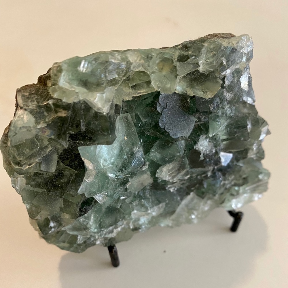 Green crystal table decor